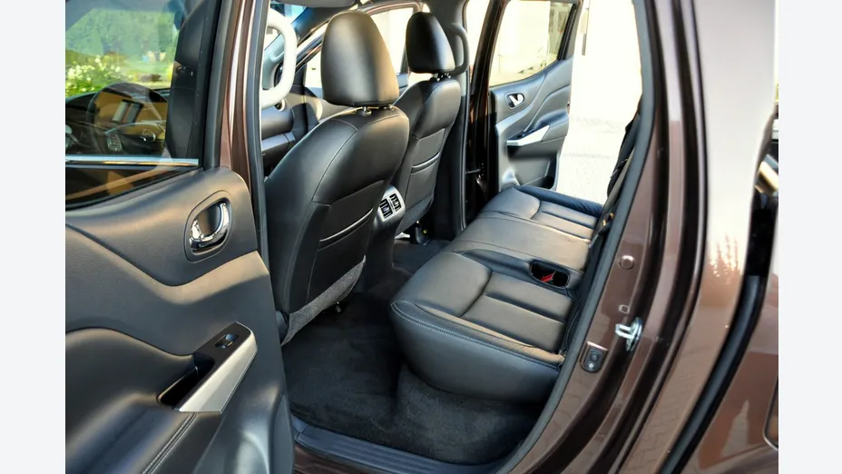 NISSAN Navara -