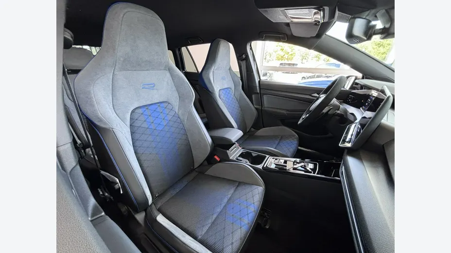 VOLKSWAGEN Golf -