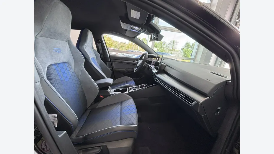 VOLKSWAGEN Golf -
