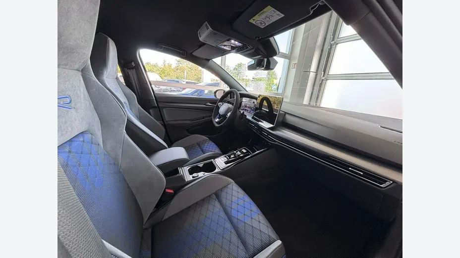 VOLKSWAGEN Golf -
