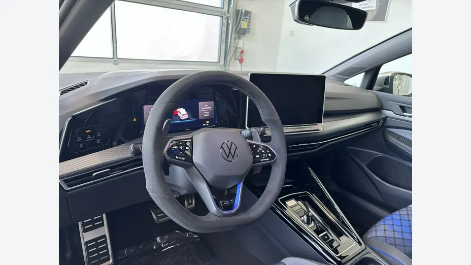 VOLKSWAGEN Golf -