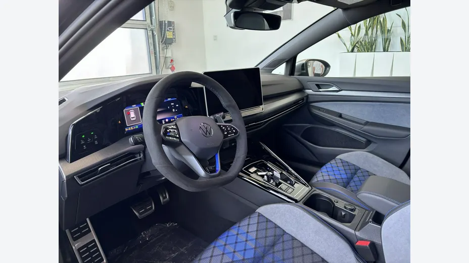 VOLKSWAGEN Golf -