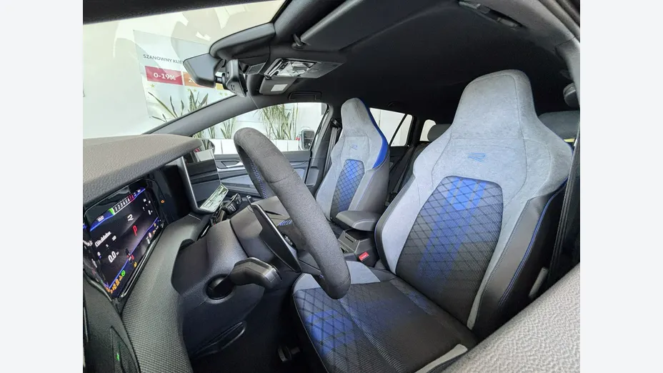 VOLKSWAGEN Golf -