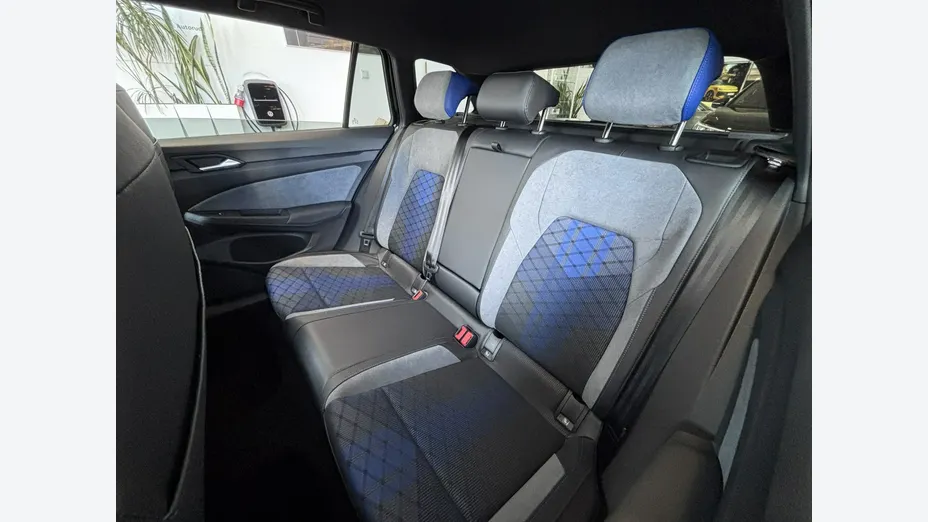 VOLKSWAGEN Golf -