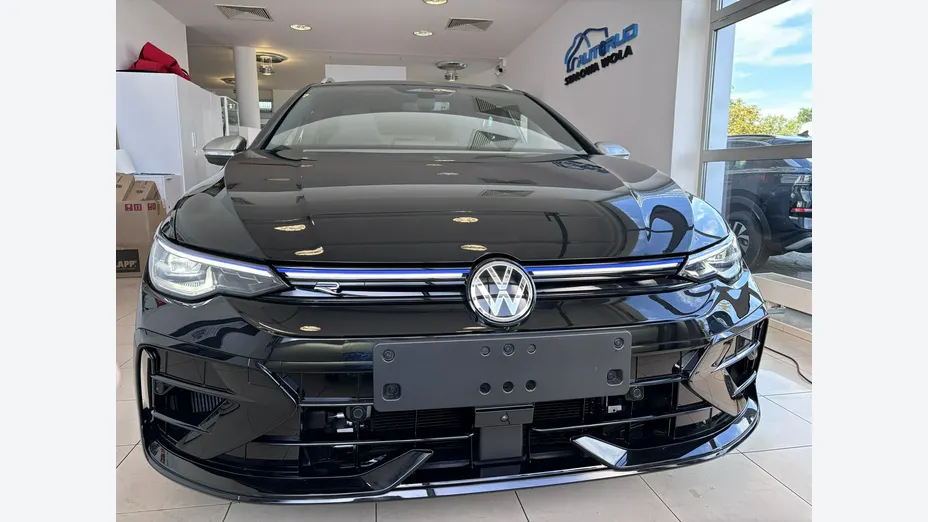 VOLKSWAGEN Golf -