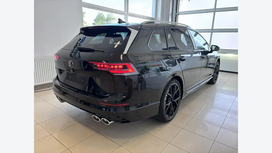 VOLKSWAGEN Golf -