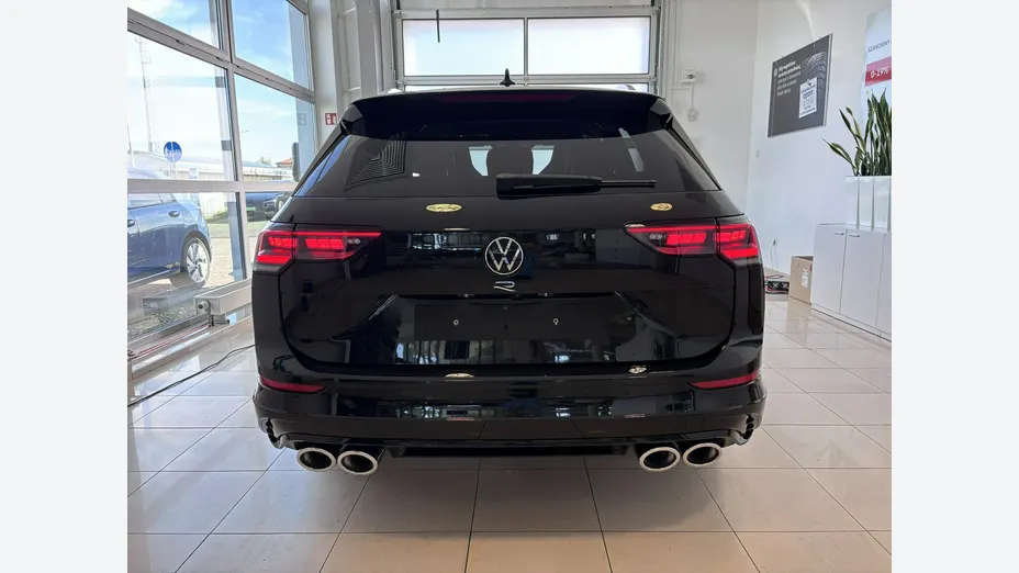 VOLKSWAGEN Golf -