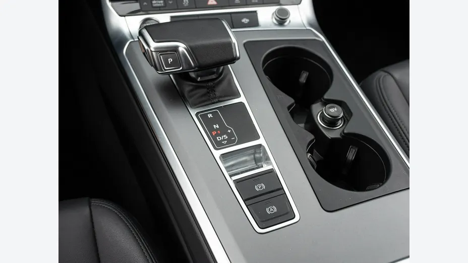 AUDI A6 -