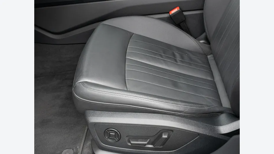 AUDI A6 -