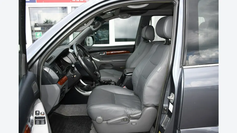 TOYOTA Land Cruiser -