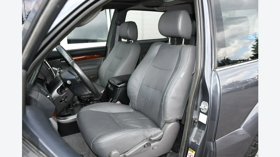 TOYOTA Land Cruiser -
