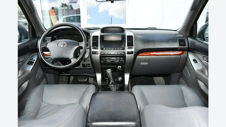 TOYOTA Land Cruiser -