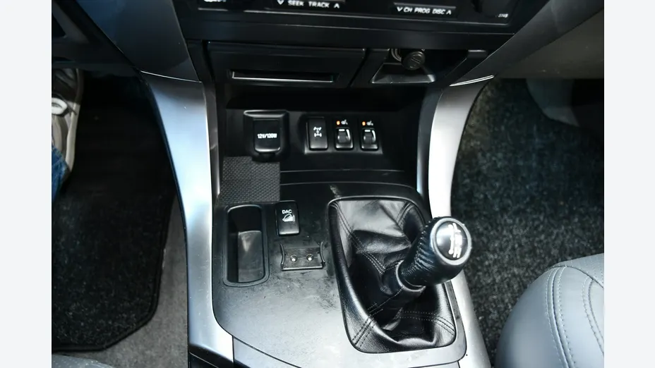 TOYOTA Land Cruiser -