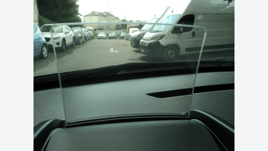 PEUGEOT 3008 -
