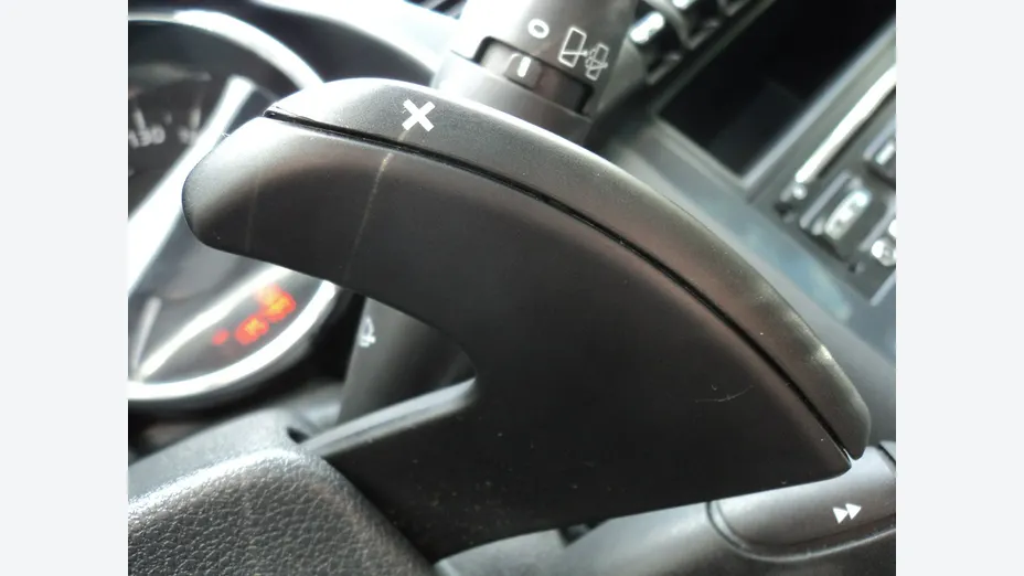 PEUGEOT 3008 -