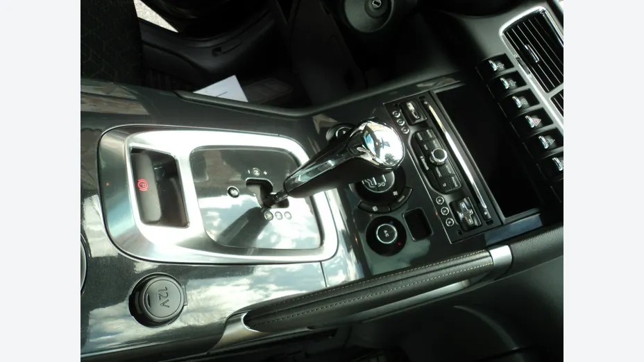 PEUGEOT 3008 -