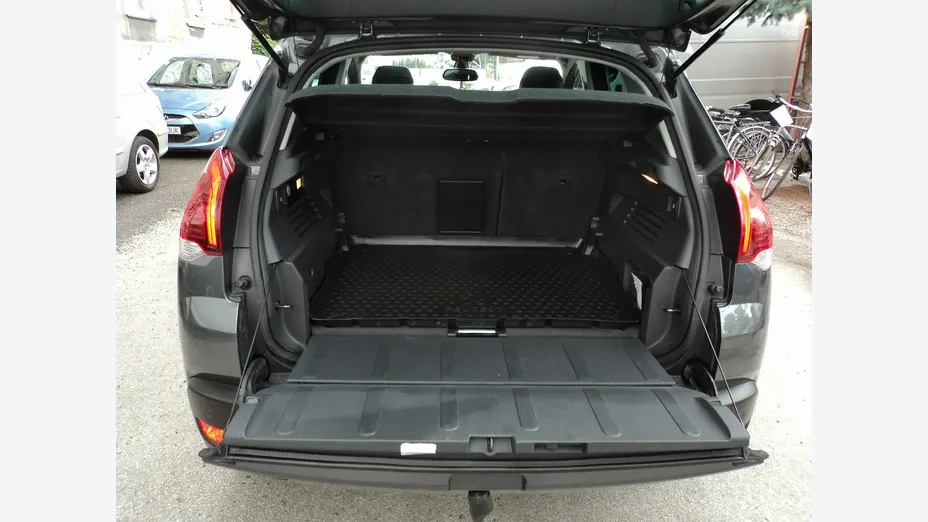 PEUGEOT 3008 -