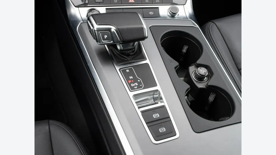 AUDI A6 -