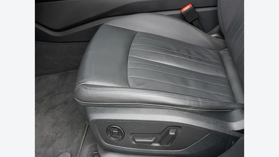 AUDI A6 -