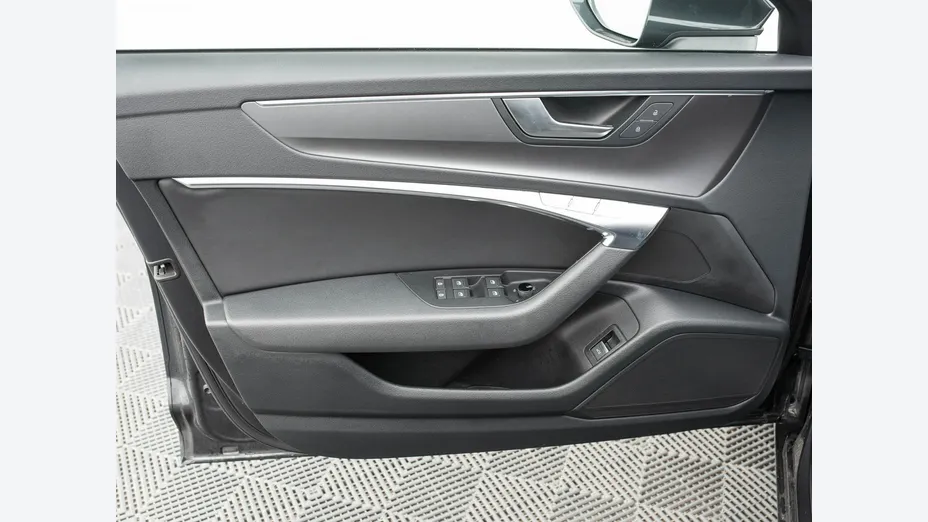 AUDI A6 -