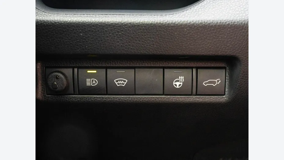 TOYOTA RAV4 -
