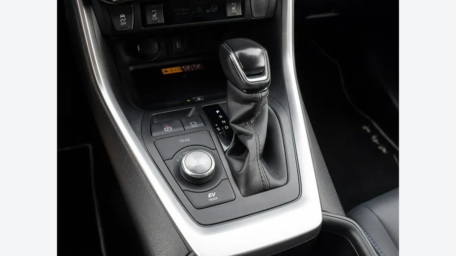 TOYOTA RAV4 -