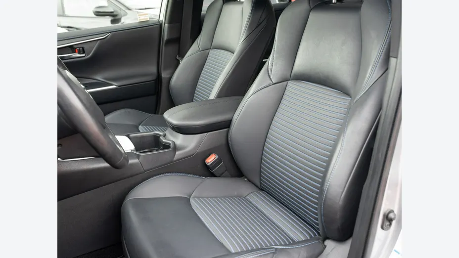 TOYOTA RAV4 -