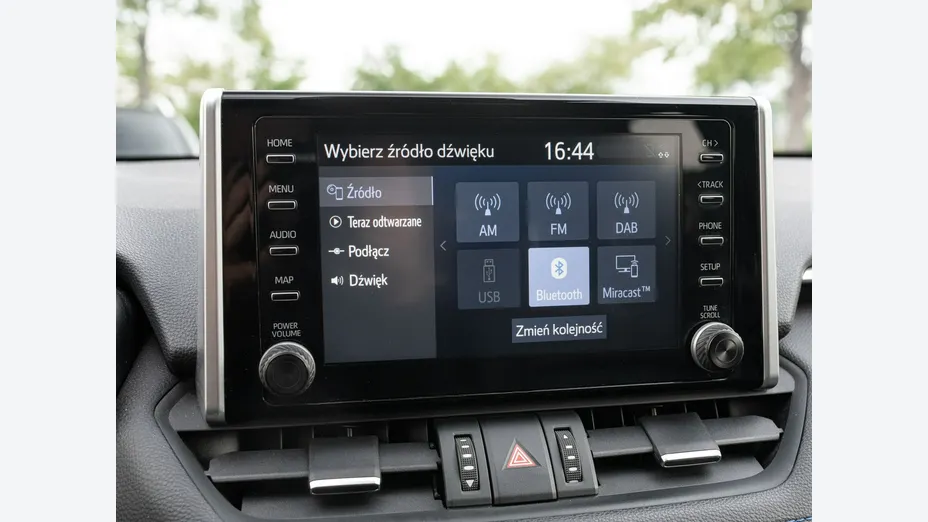 TOYOTA RAV4 -