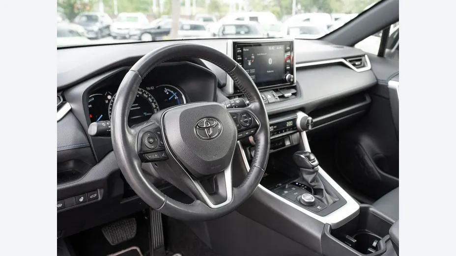 TOYOTA RAV4 -