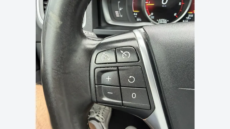 VOLVO S60 -