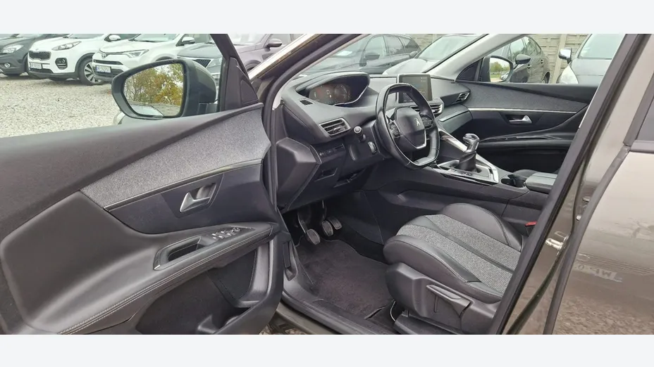PEUGEOT 3008 -