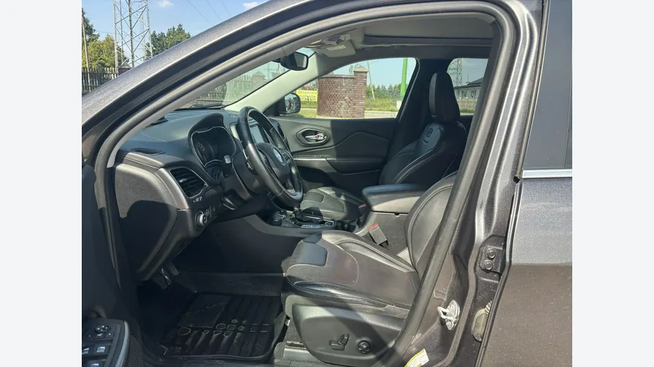 JEEP Cherokee -