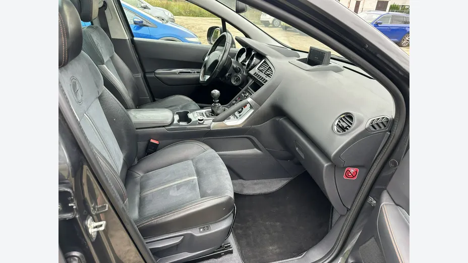 PEUGEOT 3008 -