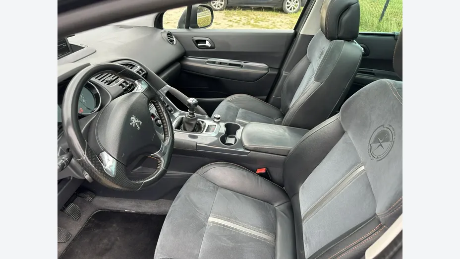 PEUGEOT 3008 -