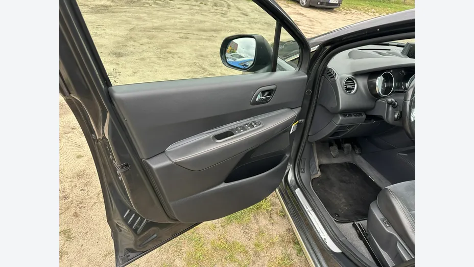 PEUGEOT 3008 -