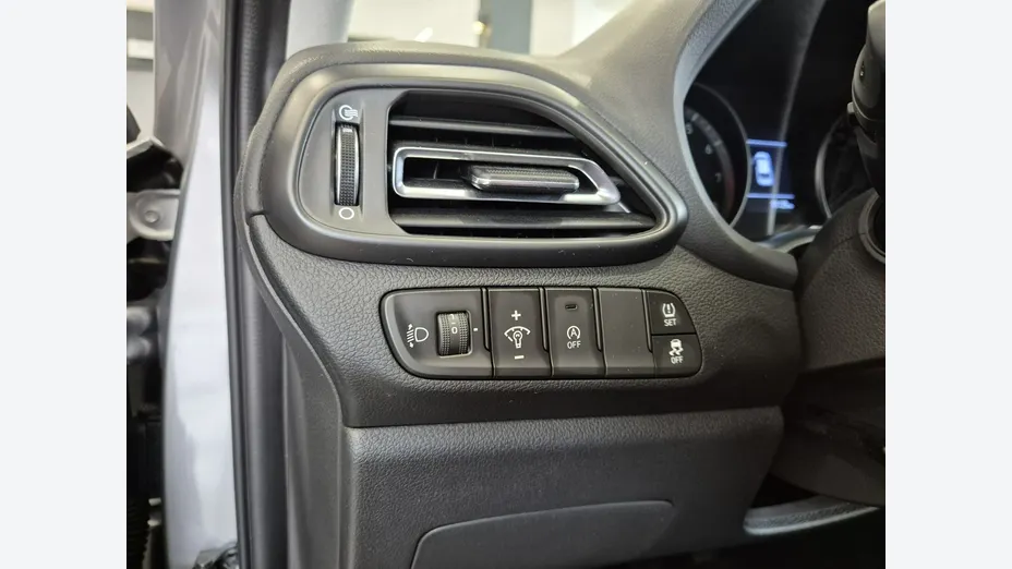 HYUNDAI i30 -
