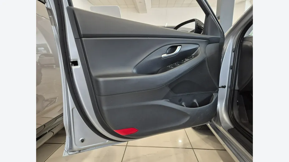 HYUNDAI i30 -