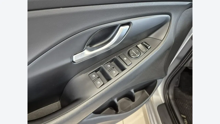 HYUNDAI i30 -