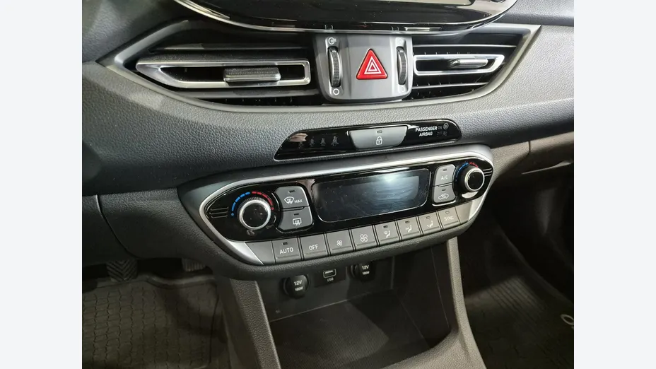 HYUNDAI i30 -