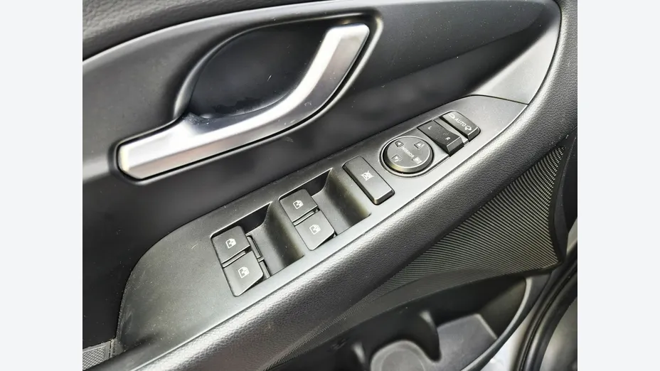 HYUNDAI i30 -
