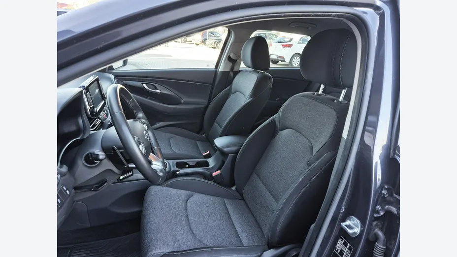 HYUNDAI i30 -