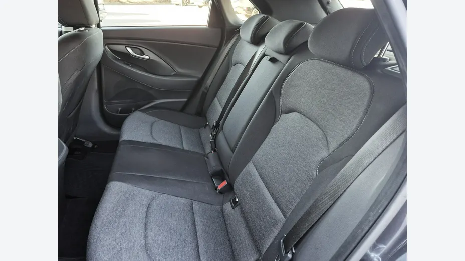 HYUNDAI i30 -