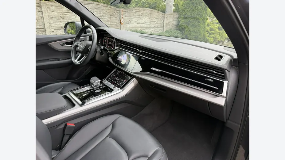 AUDI Q7 -