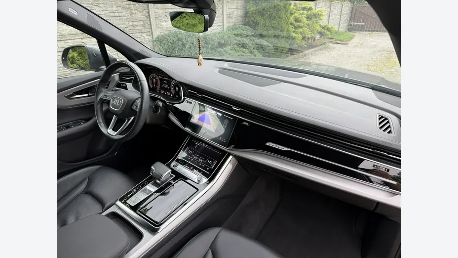 AUDI Q7 -