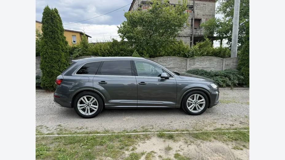 AUDI Q7 -