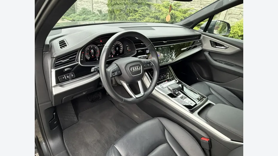 AUDI Q7 -
