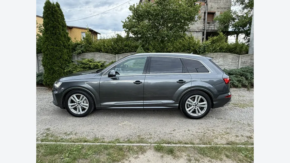 AUDI Q7 -