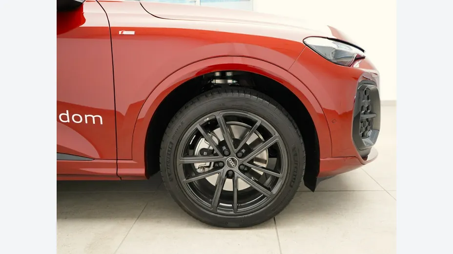 AUDI Q5 -