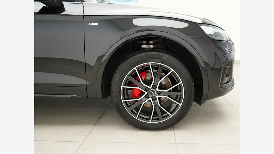AUDI Q5 -