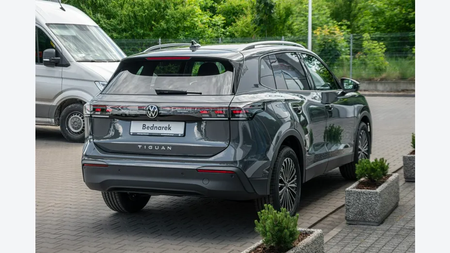VOLKSWAGEN Tiguan -